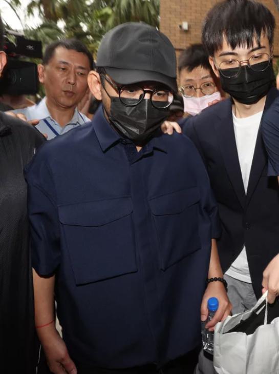 网传黄子佼跳楼轻生，公司发声辟谣：身心状态非常稳定