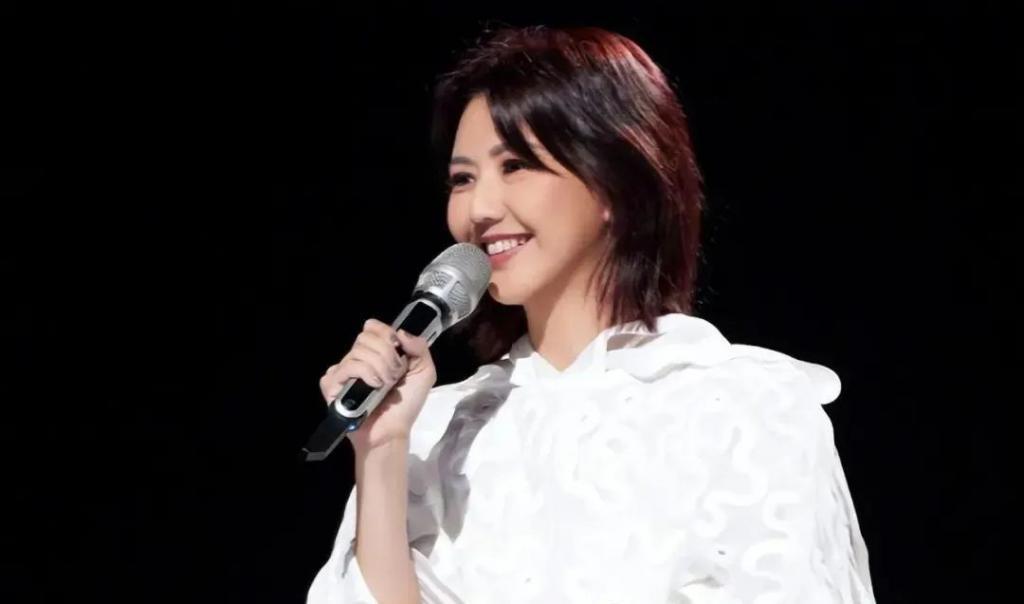 孙燕姿妹妹回应断绝关系原因，称父母势利眼，遭排挤全因姐姐