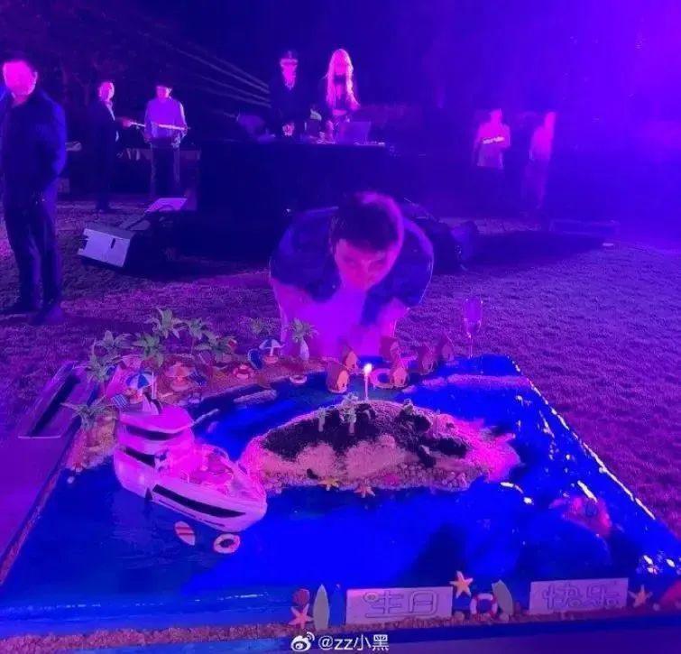 王思聪生日许愿“赚大钱”,王健林还缺多少钱?