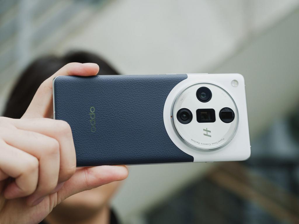 2024年初，OPPO也加入了3999元旗舰机大乱斗。