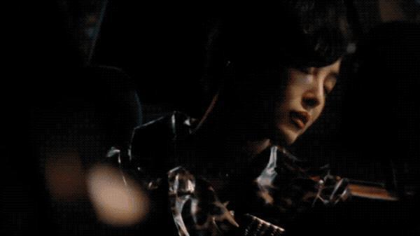 《繁花》里的男男女女都在“爱不得”