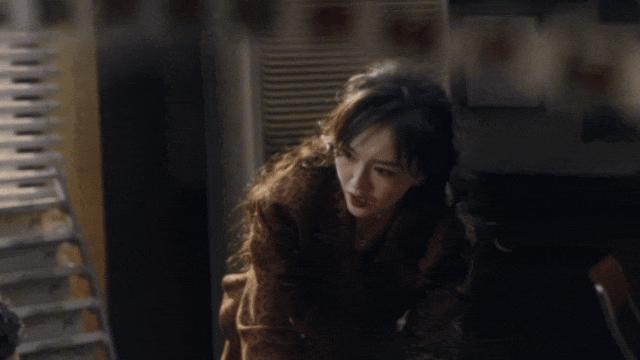 《繁花》里的男男女女都在“爱不得”