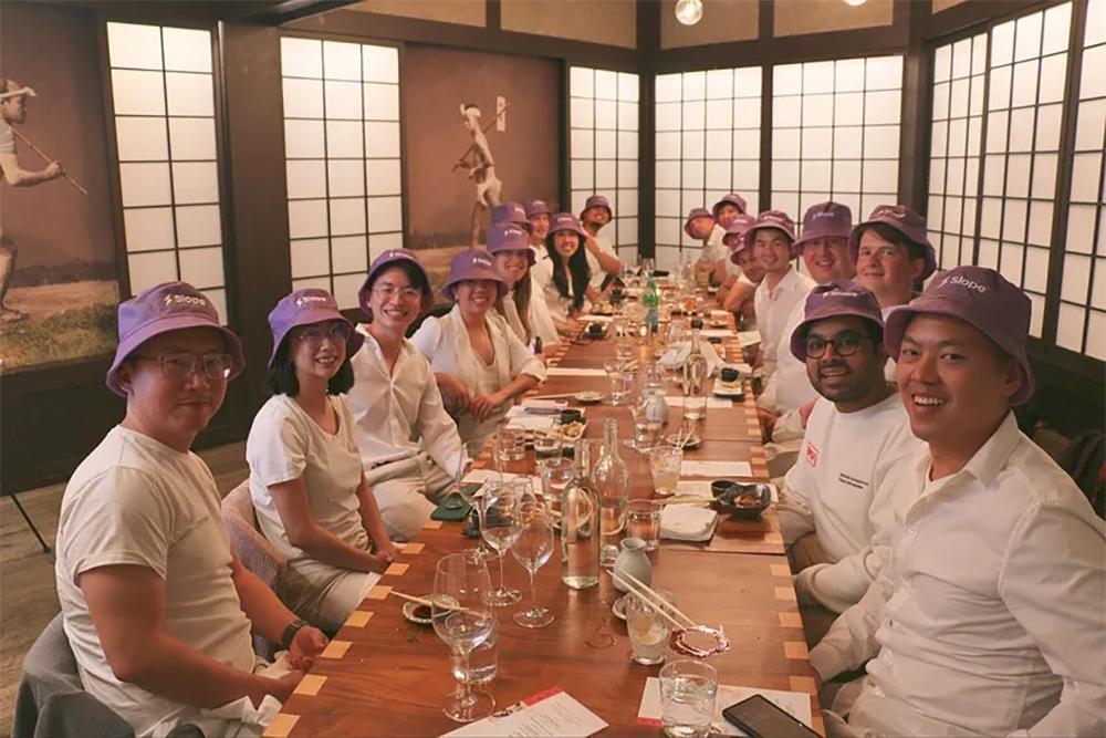 不拿OpenAI股份的CEO,靠这27家创企钓大鱼,还投资马斯克公司