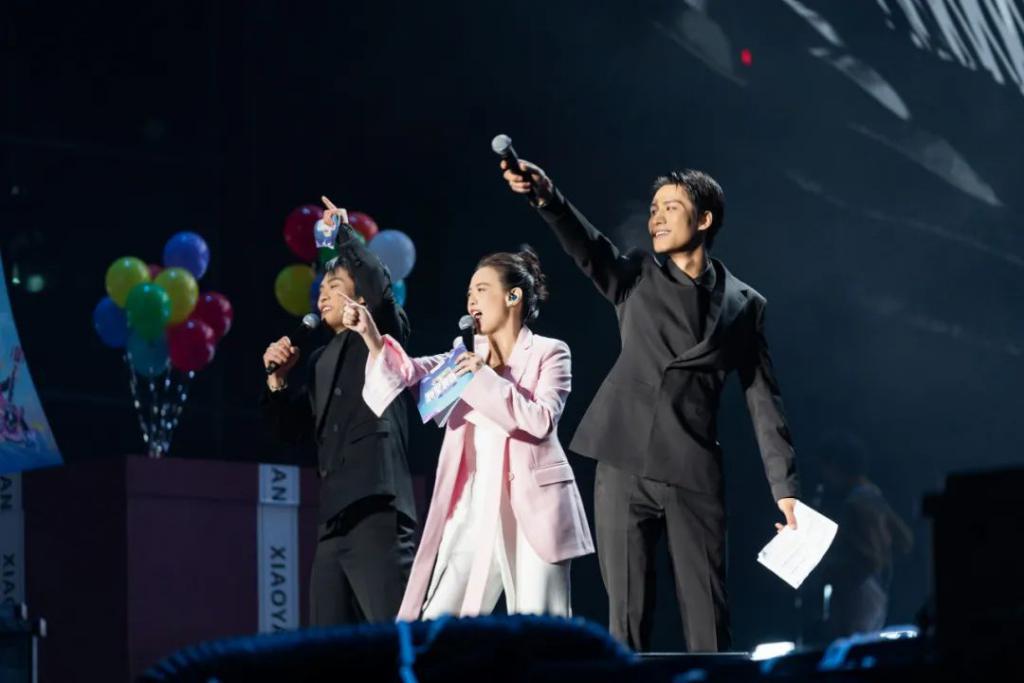 辛巴演唱会PK小杨哥演唱会：谁更胜一筹？