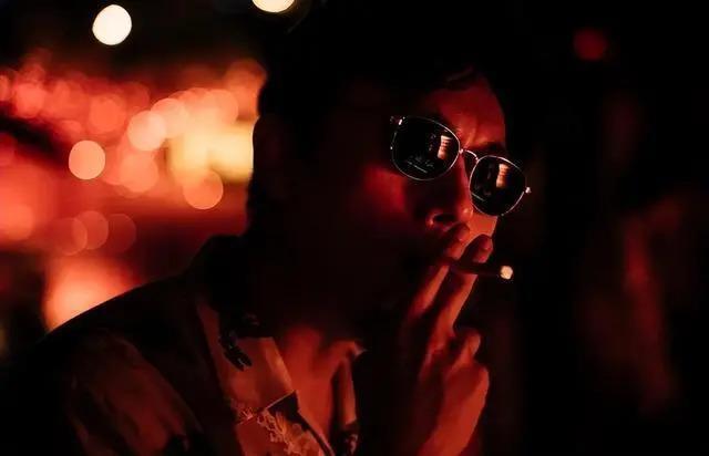 张颂文欺负宋佳，暴露了丑陋的一面