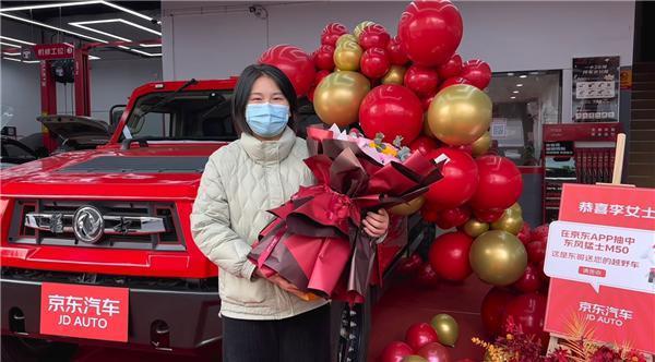 奔赴1100公里 刘强东越野车顺利交付西安李女士