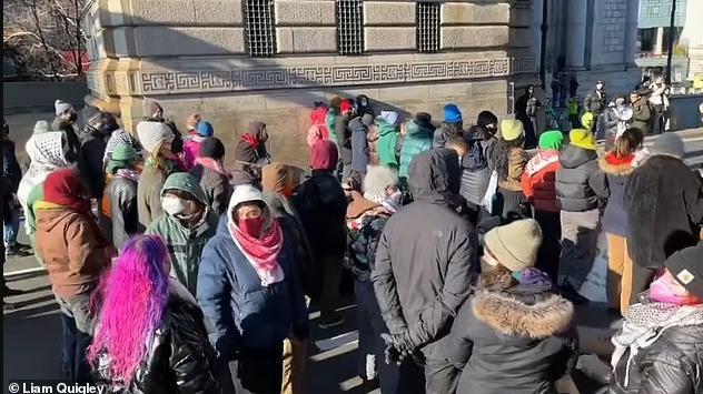 突发!纽约成为孤岛,警方逮捕数百人