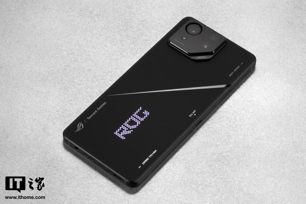 【开箱】ROG游戏手机8 Pro图赏：变轻变薄，后壳暗藏玄机