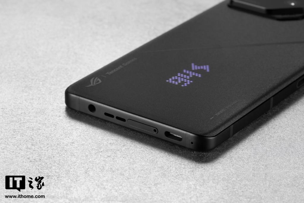 【开箱】ROG游戏手机8 Pro图赏：变轻变薄，后壳暗藏玄机
