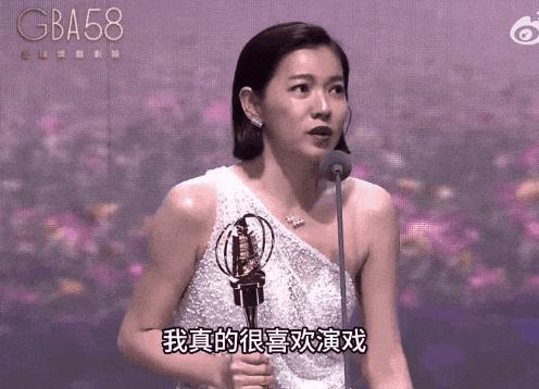 被亲爹卖走两次，婚后老公宁愿抱狗睡也不碰她？