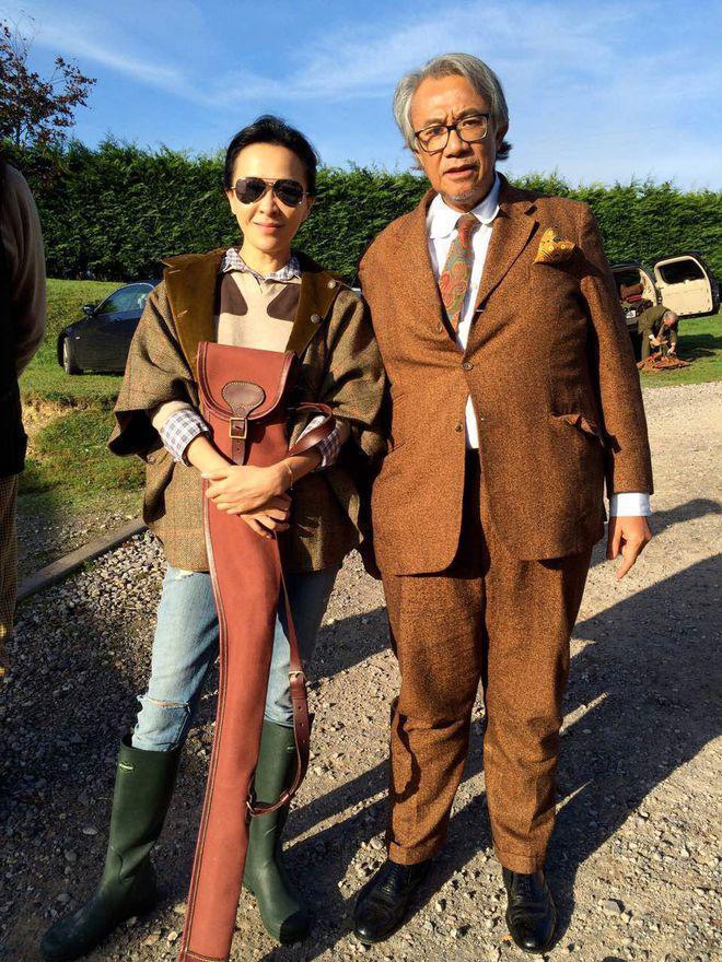 刘嘉玲与混血男孩合影喊：小情人，曝其身份显赫