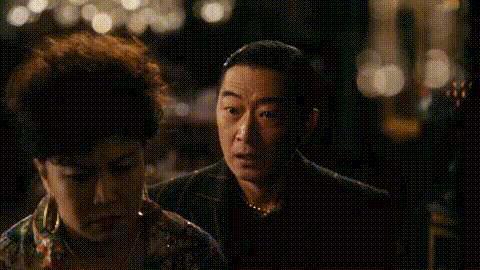 《繁花》邵峰：不顾反对结婚，恩爱十几年，53岁大变样