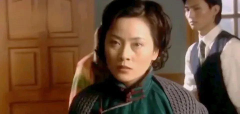 《繁花》邵峰：不顾反对结婚，恩爱十几年，53岁大变样