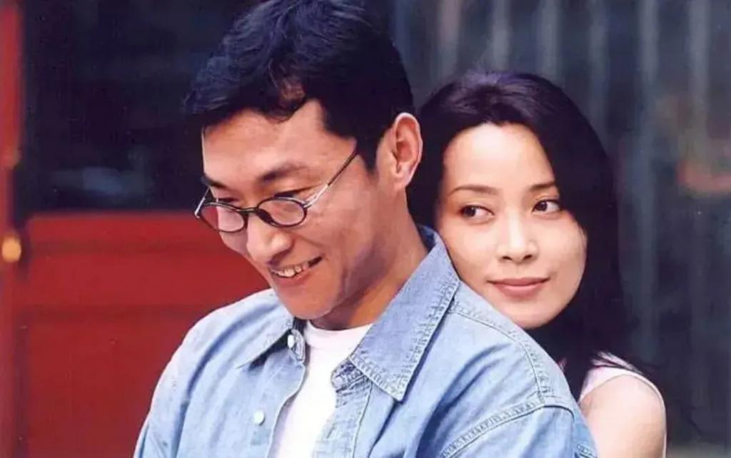 《繁花》邵峰：不顾反对结婚，恩爱十几年，53岁大变样