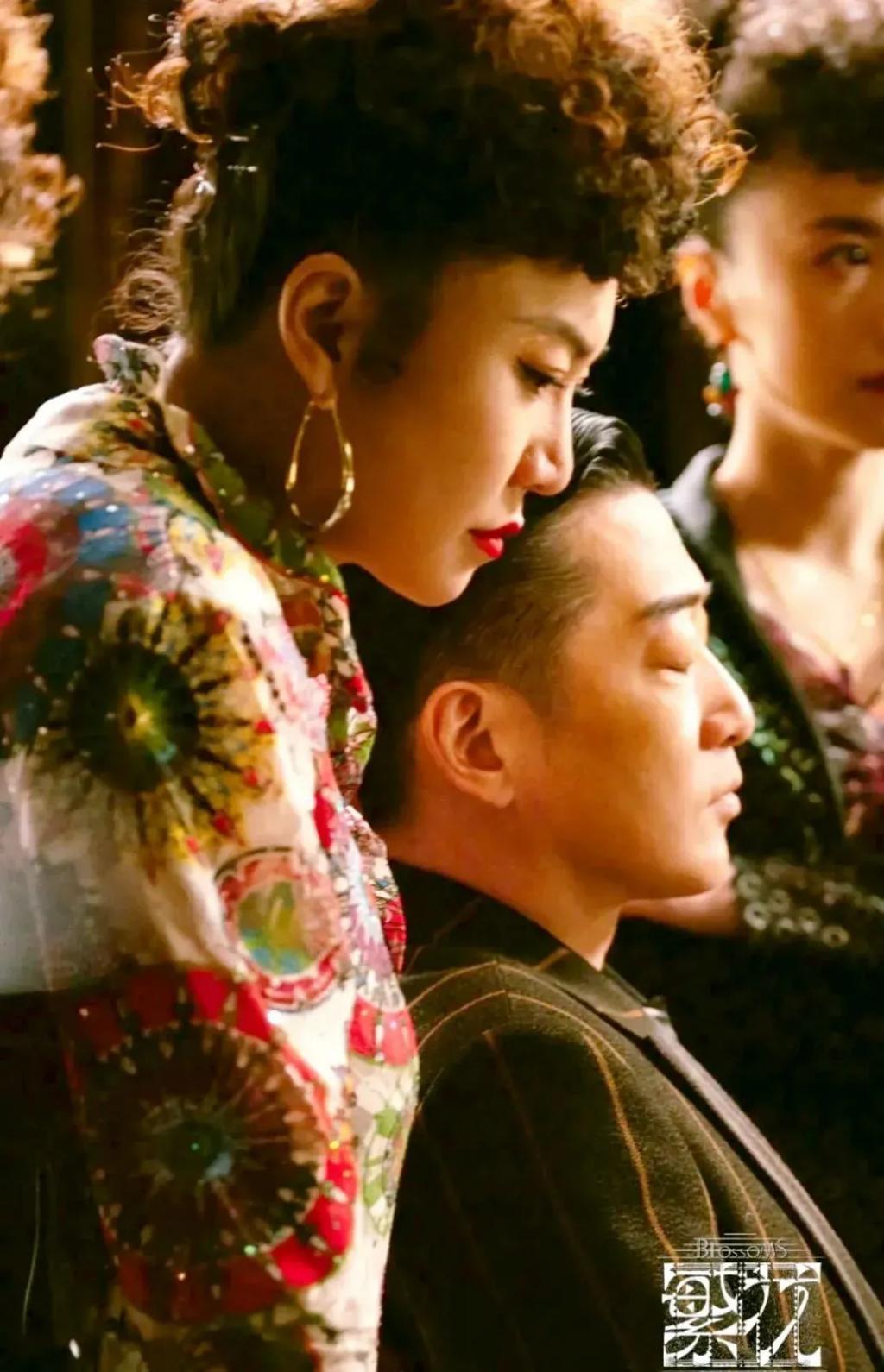 《繁花》邵峰：不顾反对结婚，恩爱十几年，53岁大变样
