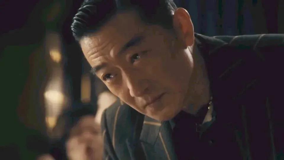 《繁花》邵峰：不顾反对结婚，恩爱十几年，53岁大变样