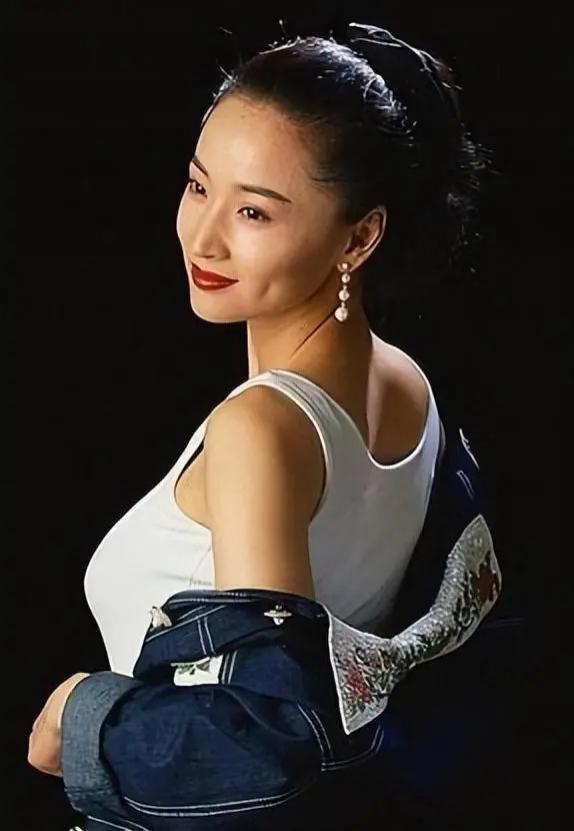 她曾将马景涛伤到心碎，现在60岁还是孤身一人