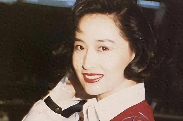 她曾将马景涛伤到心碎，现在60岁还是孤身一人