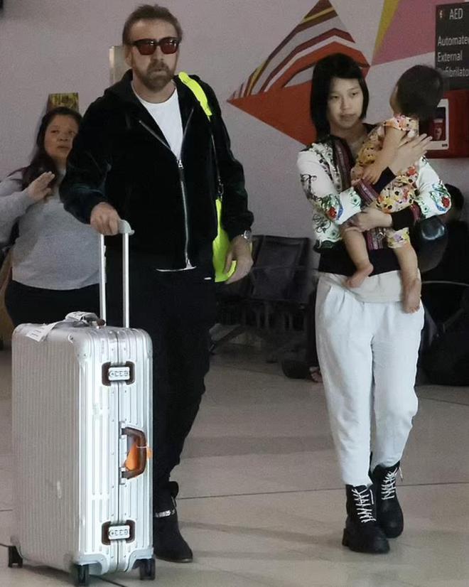 60岁尼古拉斯·凯奇与家人开心庆生，29岁日本娇妻显发福