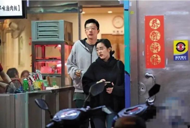 出版小说、考取东大…人生开挂的她为何有这么多奇葩情史？