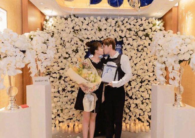 赵本山女儿剖腹产得子！其老公被质疑贪财表情尴尬，球球护夫