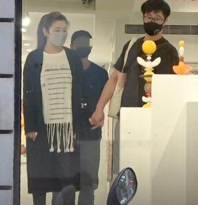 Selena分享感情生活，抱怨男友小徐粗心