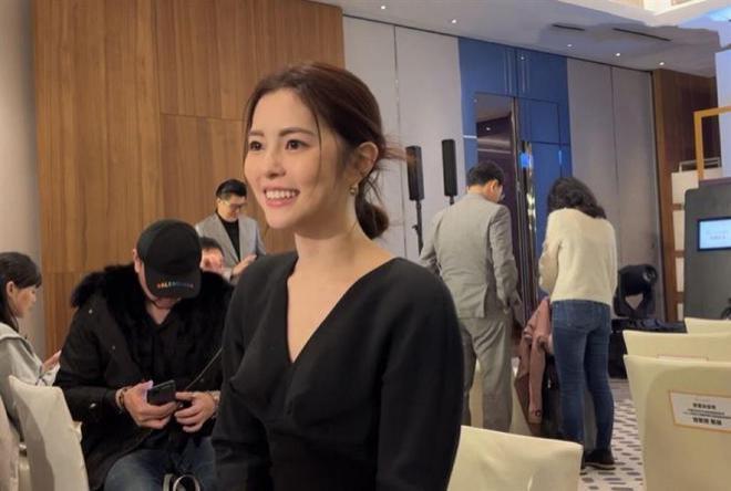 Selena分享感情生活，抱怨男友小徐粗心