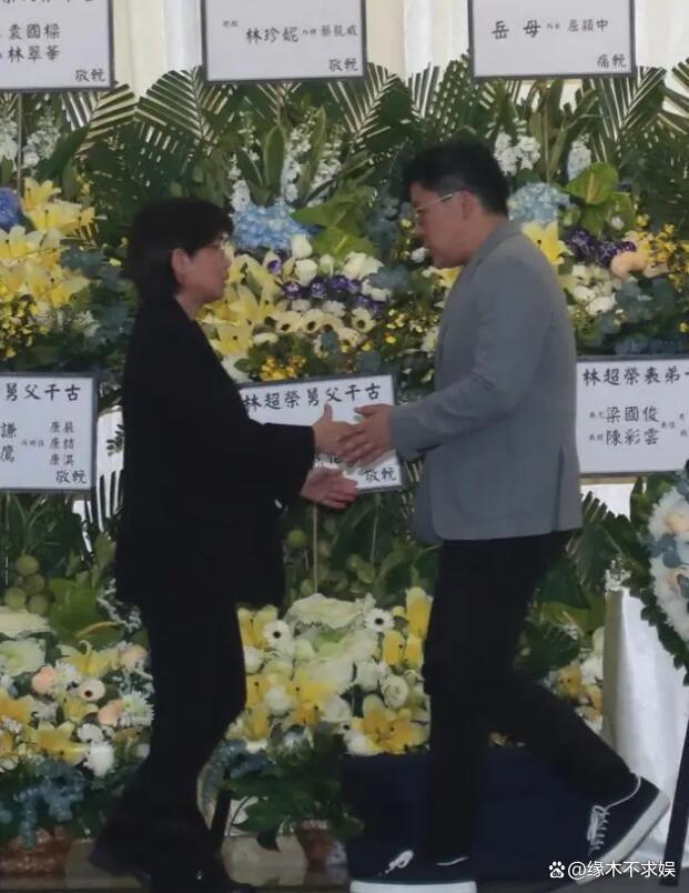 香港主持人林超荣设灵：霍启刚慰问遗孀，多位圈内人到场