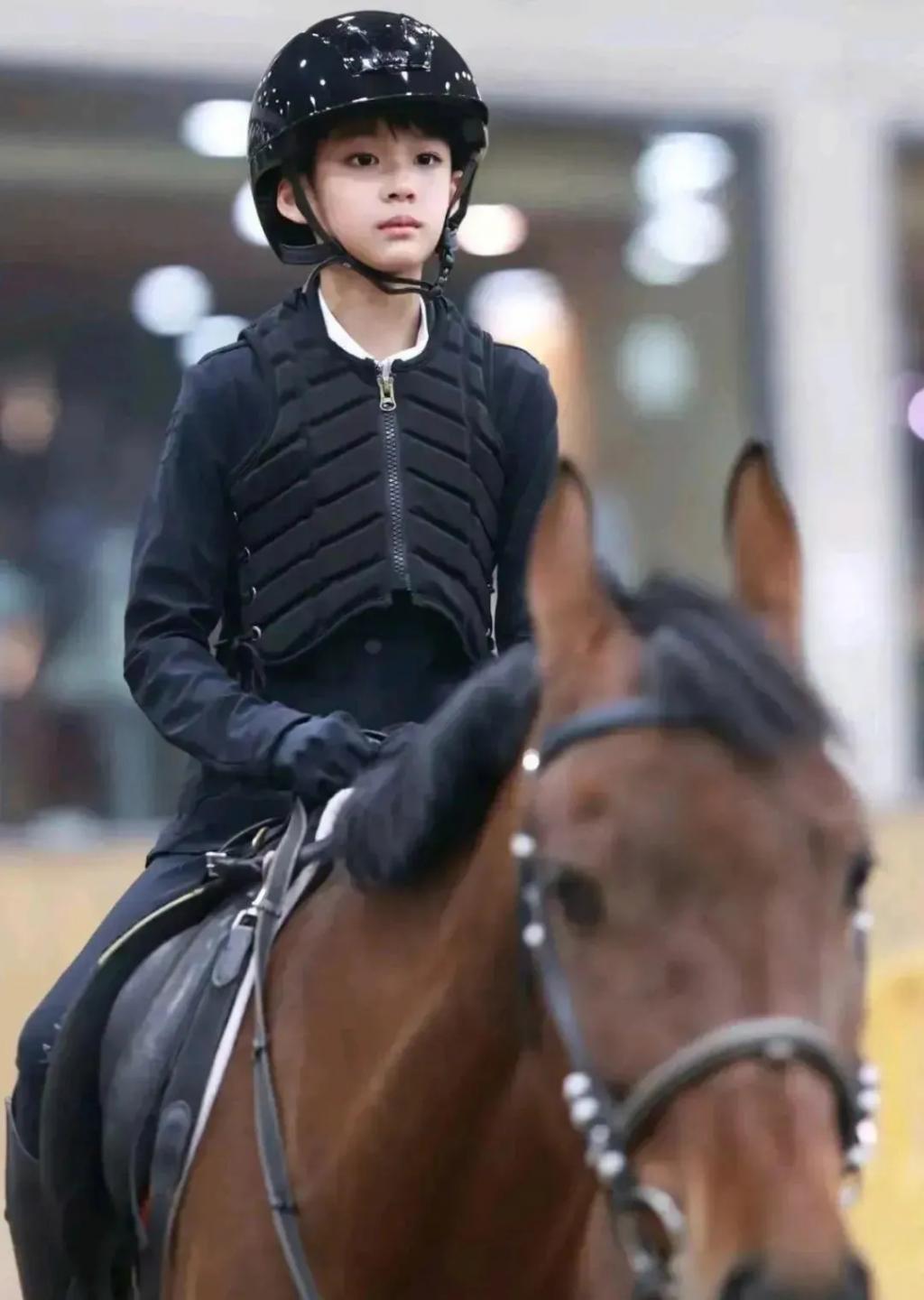 还记得曹颖的儿子吗？上天到底给他关上了哪扇门啊？