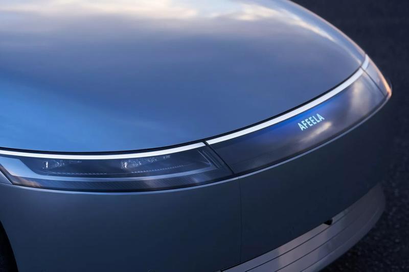 索尼本田合作 Afeela 汽车亮相 CES 2024，用 PS5 手柄操控驾驶