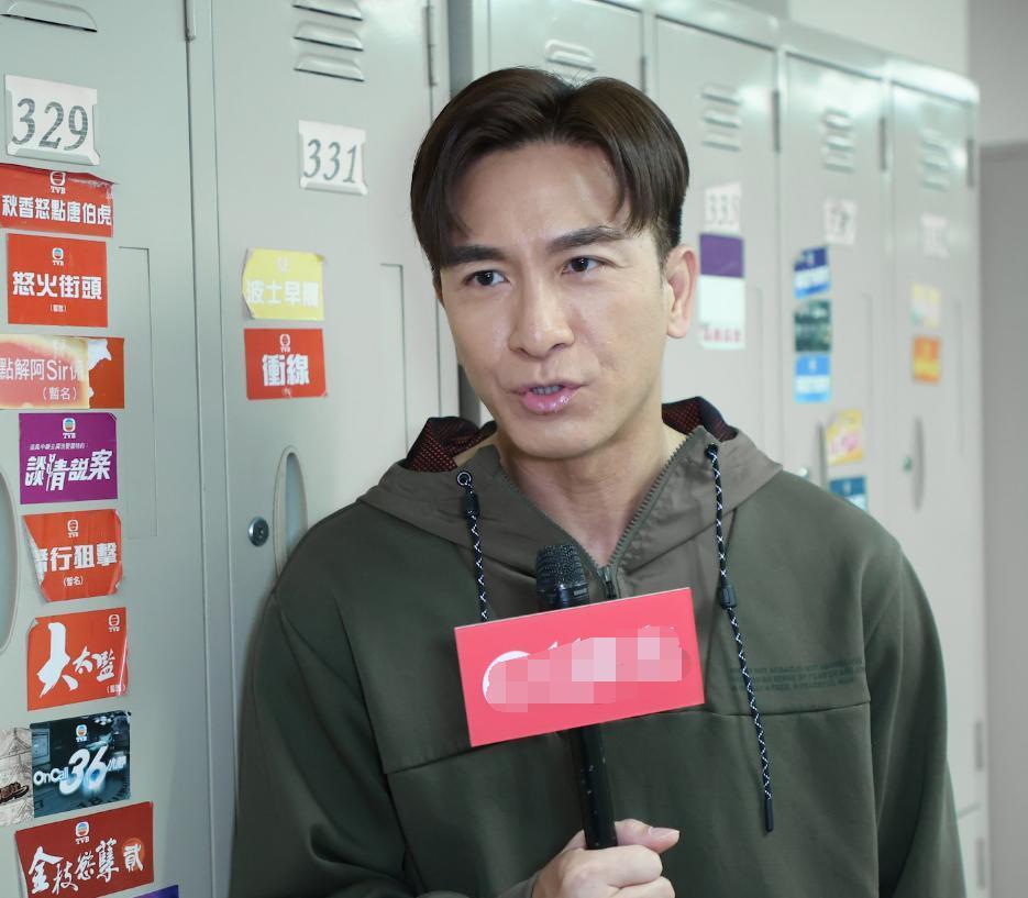 柳俊江烧炭自杀，女友及前妻现身殡仪馆，自杀原因曝光