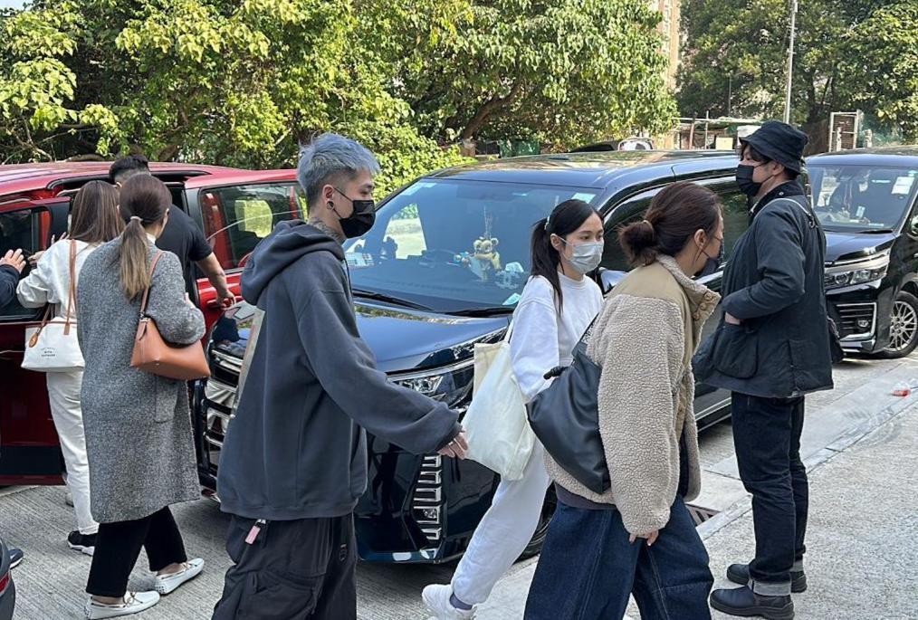柳俊江烧炭自杀，女友及前妻现身殡仪馆，自杀原因曝光
