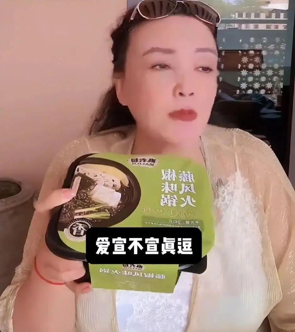 汪小菲高调晒女方童年照维护新女友，张兰不承认儿子新欢