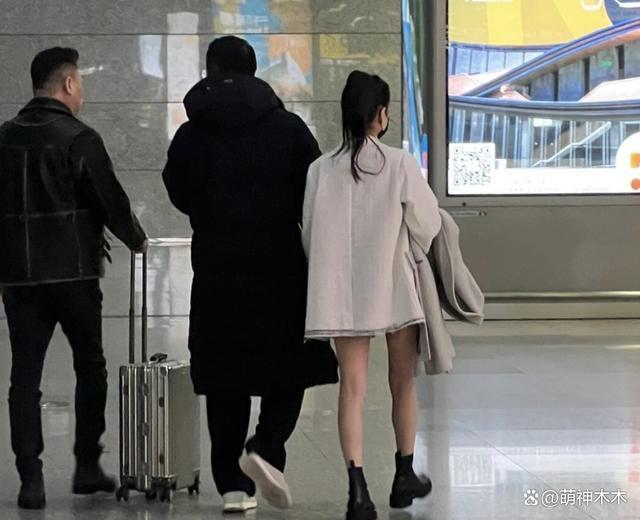 汪小菲高调维护新女友！晒女方童年照，张兰不承认儿子新欢