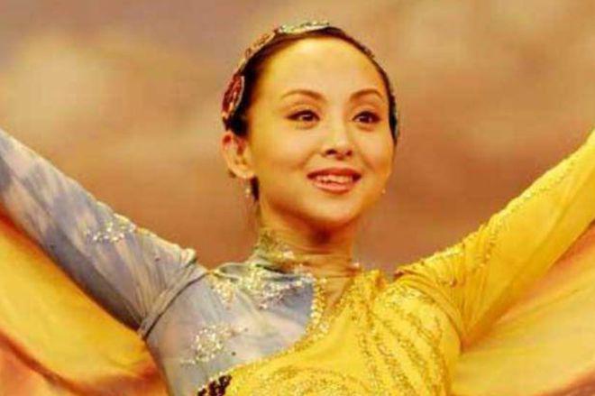 “千手观音”邰丽华一舞成名，2次拒绝富商反嫁给穷小子