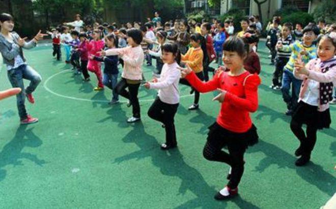 “千手观音”邰丽华一舞成名，2次拒绝富商反嫁给穷小子