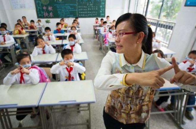 “千手观音”邰丽华一舞成名，2次拒绝富商反嫁给穷小子