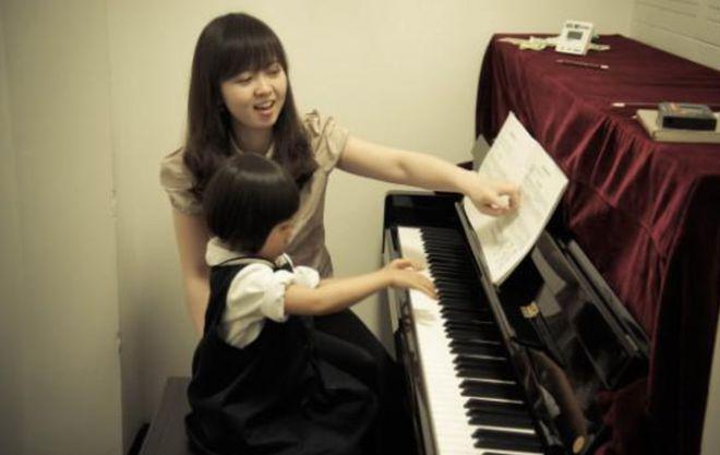 “千手观音”邰丽华一舞成名，2次拒绝富商反嫁给穷小子