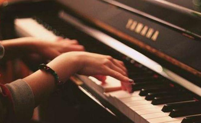 “千手观音”邰丽华一舞成名，2次拒绝富商反嫁给穷小子