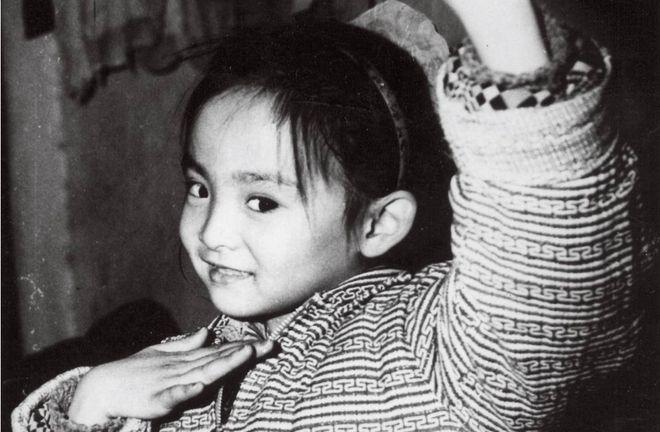 “千手观音”邰丽华一舞成名，2次拒绝富商反嫁给穷小子