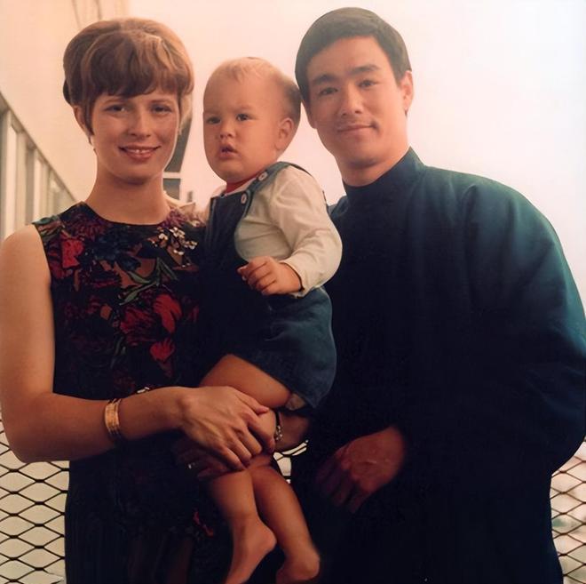 1973年，李小龙突然在香港离奇死亡，到底发生了什么？