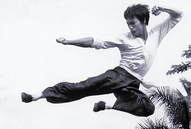 1973年，李小龙突然在香港离奇死亡，到底发生了什么？