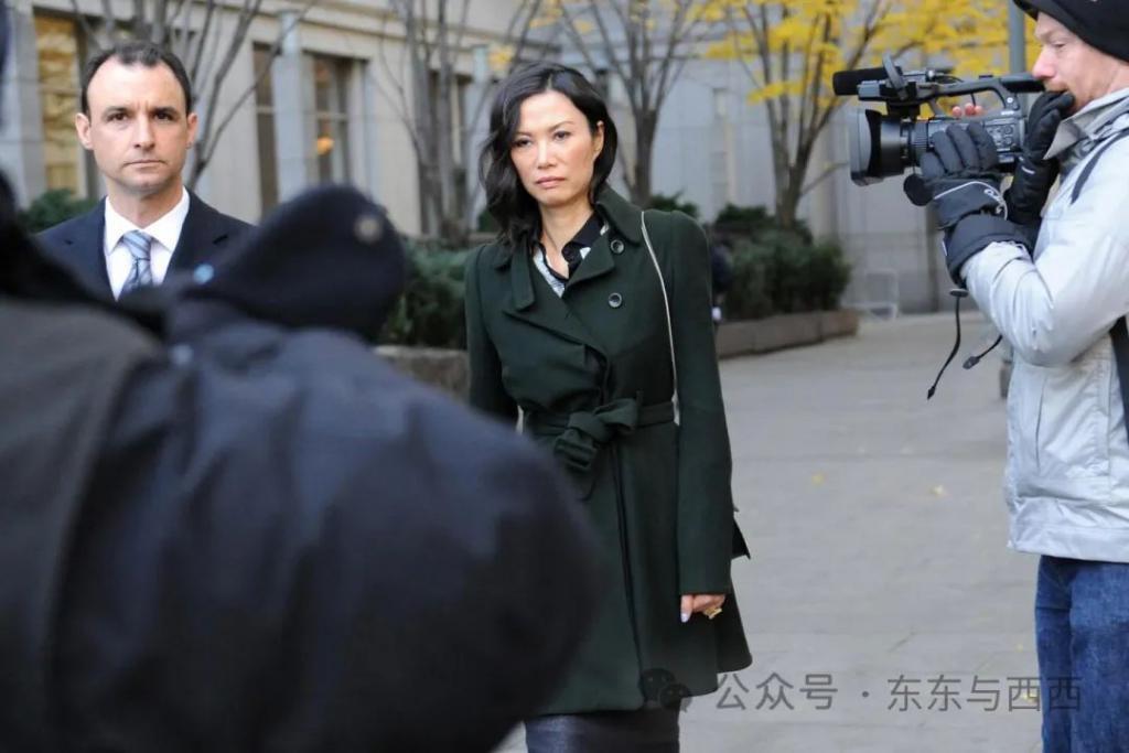 邓文迪与男友玩海，把肌肉男熬成大叔，自己越活越年轻