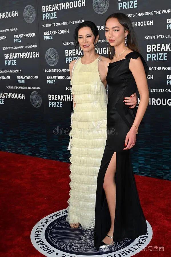 邓文迪与男友玩海，把肌肉男熬成大叔，自己越活越年轻