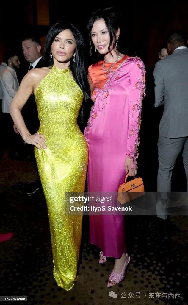 邓文迪与男友玩海，把肌肉男熬成大叔，自己越活越年轻