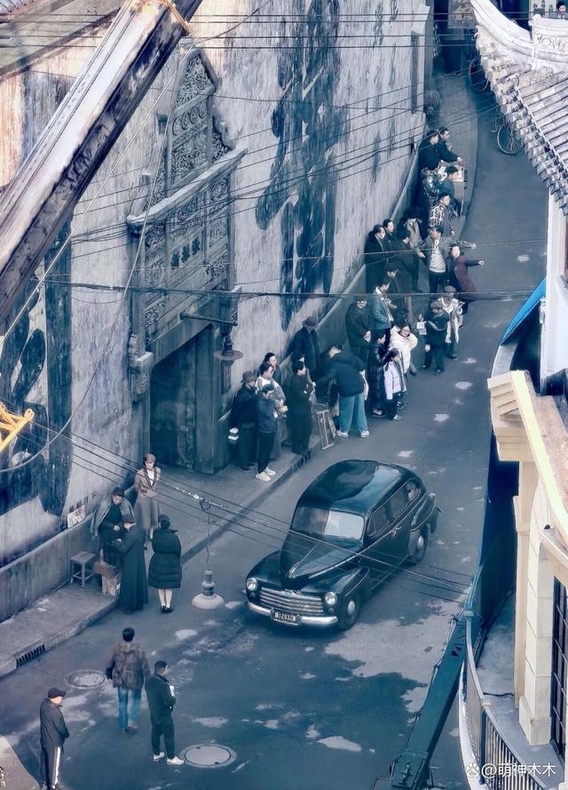 《酱园弄》外景正式开拍！群演曝赵丽颖已进组，透露其造型