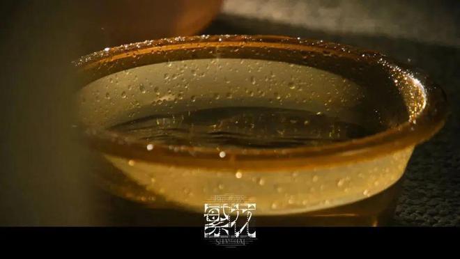 《繁花》腔调，可不止是李李的皮草、汪小姐的风衣、玲子的衬衫…