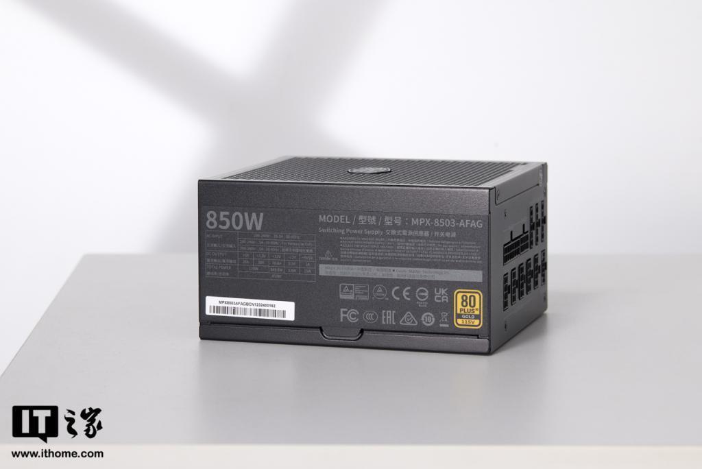 酷冷至尊GX Ⅲ 850W GOLD MODULAR电源图赏，电源就该低调又安静