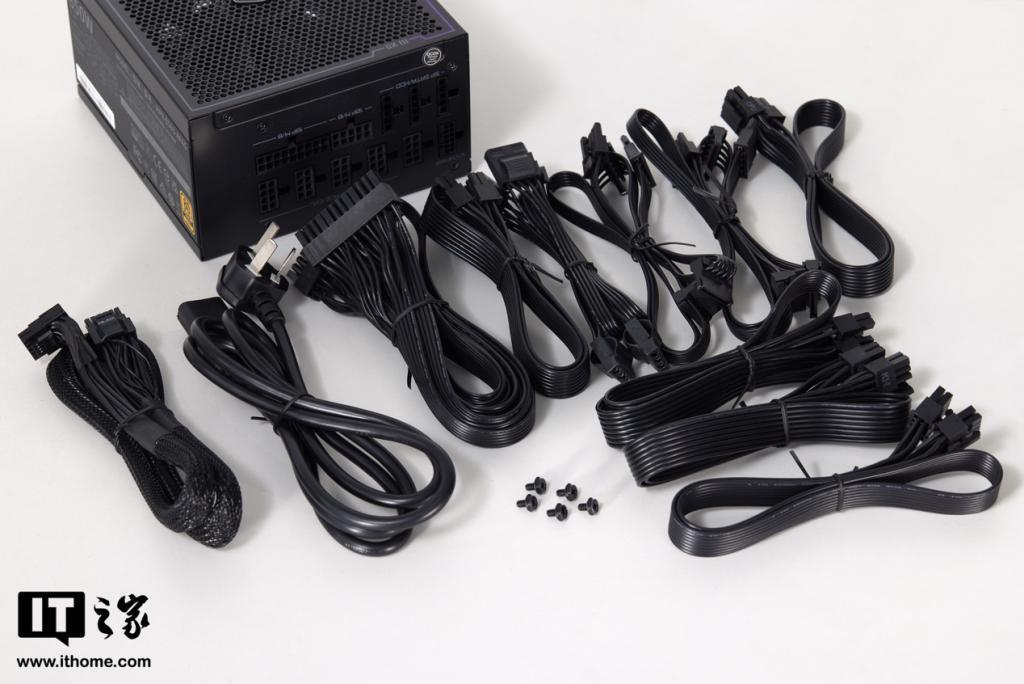 酷冷至尊GX Ⅲ 850W GOLD MODULAR电源图赏，电源就该低调又安静