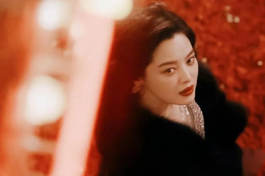 《繁花》最耐看的女人：不是唐嫣等主演，而是49岁的她